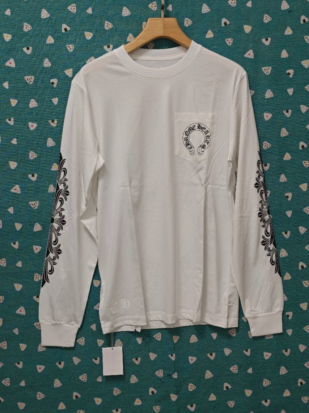 Men's White Horseshoe Print Long Sleeve T-Shirt, Floral Sleeve Graphic Tee